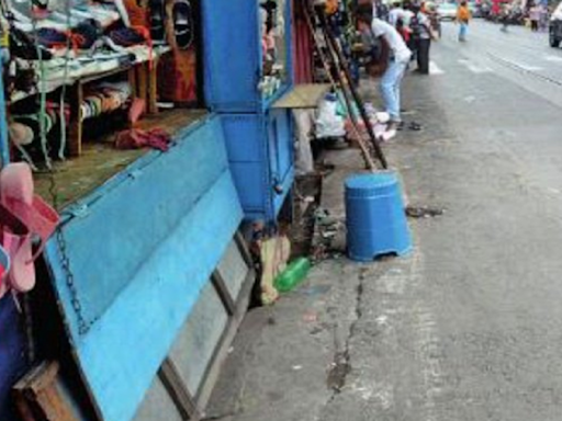 Mamata Banerjee effect: Civic staff, cops hit road to clean up mess in West Bengal | Kolkata News - Times of India