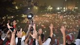 El Pincha siguió la fiesta del campeón con una multitud en Plaza Moreno