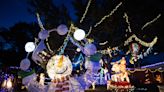 Holiday lights galore: Families spread Christmas cheer in Fort Myers, Cape Coral