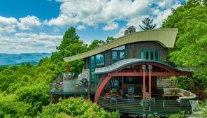 Burt Reynolds’ former NC home sold for $3M