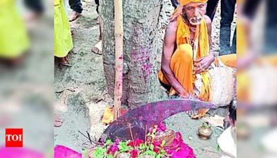 Missing piece of trishul back in Gumla temple after a century | Ranchi News - Times of India