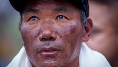 El guía sherpa Kami Rita bate un nuevo récord al subir al Everest por 30ma vez