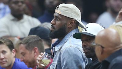 LeBron James attends Cavs’ Game 4 of Eastern Conference semifinals, receives standing ovation