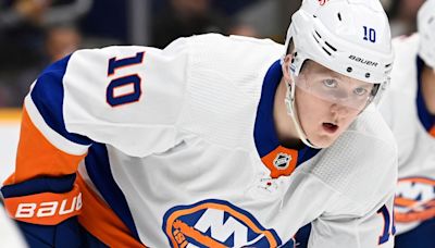 Islanders sign RFA Holmstrom, 23, to 1-year deal