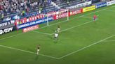 Pavez comete un error brutal y Colo Colo recibe el gol más absurdo del último tiempo