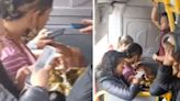 "El que tiene plata, come donde sea": graban a mujer desayunando tamal en Transmilenio