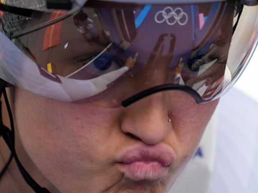 American favorite crashes in women's time trial, still lands on medal stand