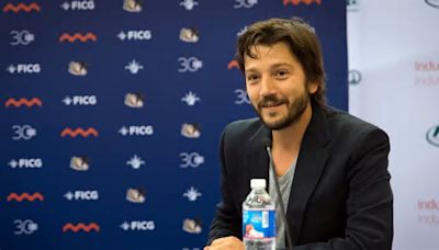 Diego Luna acompaña a Jennifer López en "El beso de la mujer araña"