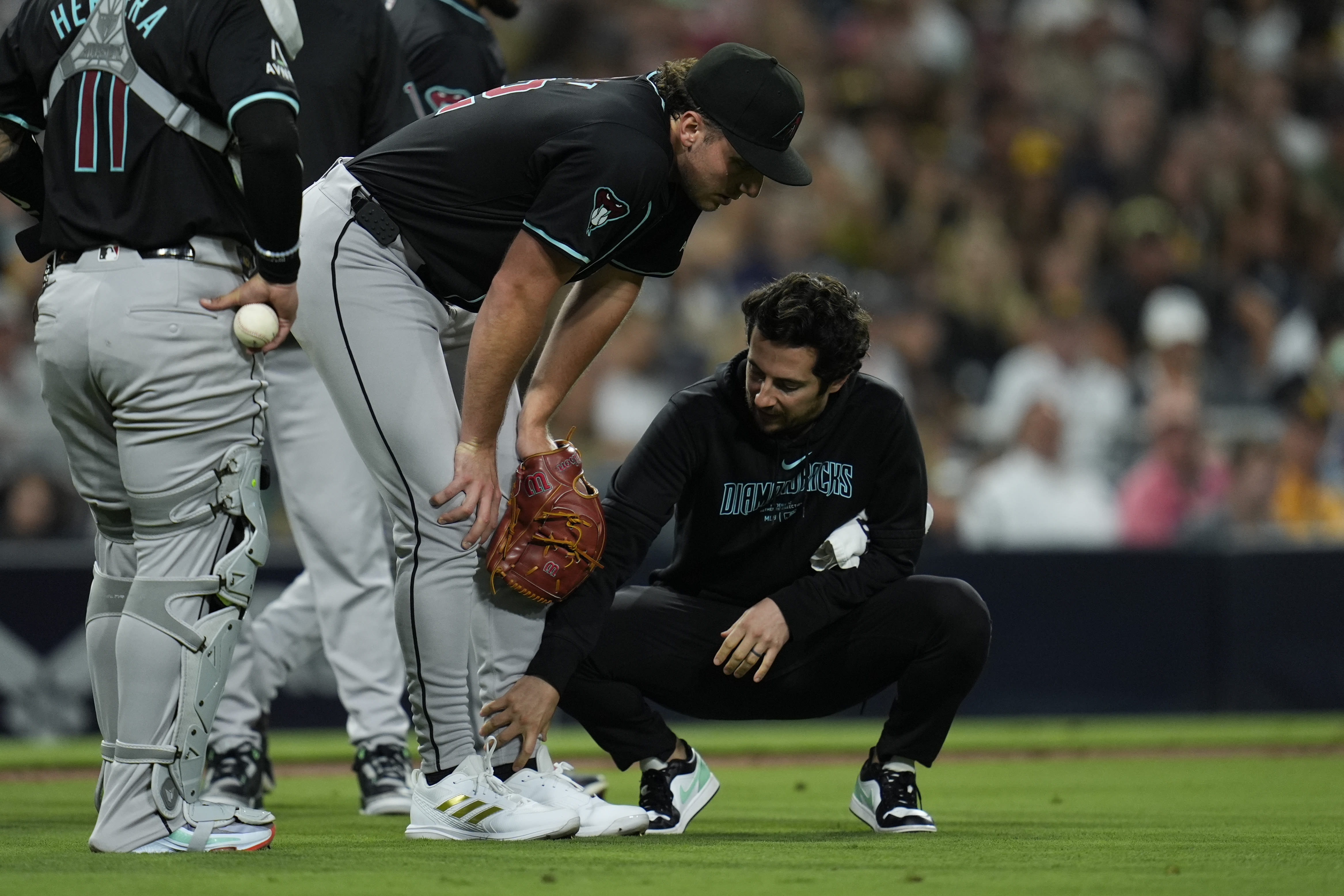 Christian Walker's 2-run single in the 10th gives the Diamondbacks a 7-5 win against the Padres