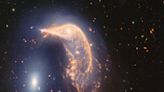 James Webb capta galáxias, em processo de fusão, que lembram pinguim e ovo