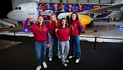 Vueling presenta su nuevo avión tematizado para el equipo del Barça femenino