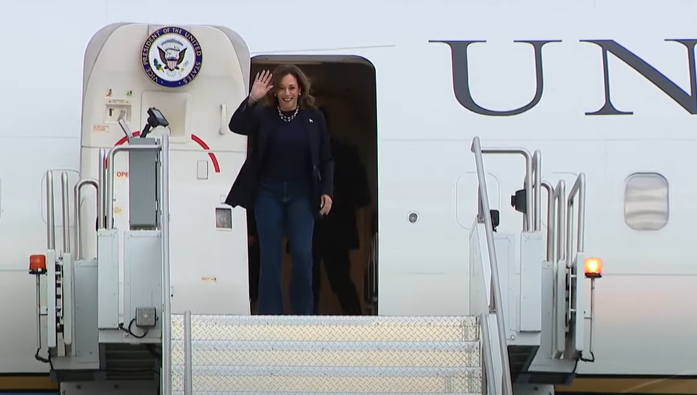 Vice President Kamala Harris, Tim Walz arrive in Phoenix as part of battleground tour