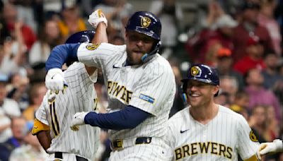 Rhys Hoskins slugs 3-run homer in 7th to help Brewers send Cardinals to 7th straight loss