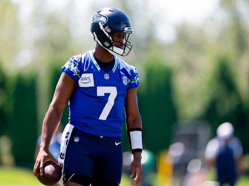 Geno Smith injured, out indefinitely at Seahawks training camp. Sam Howell QB1 for now