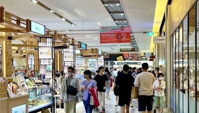 風雨沒在怕！ 台南市各百貨幾乎照常營業