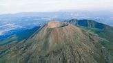 US tourist falls into Mount Vesuvius after taking selfie