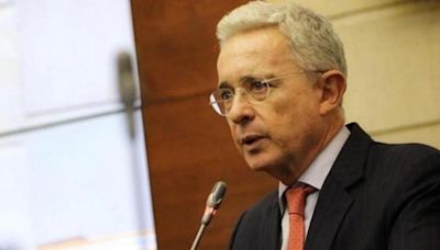 Fiscalía acusa por varios delitos al expresidente Álvaro Uribe