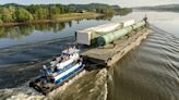 On Ohio River, unusual 2-vessel tow used to bring equipment to Nucor site