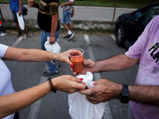 As Spain swelters, volunteers serve cold soup to homeless
