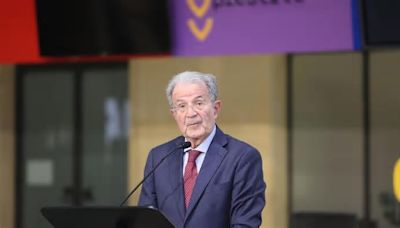 Romano Prodi in piazza a Reggio Emilia con l’Anpi