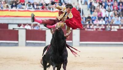 Torero peruano Andrés Roca Rey sufre grave accidente por fuerte cornada en Madrid