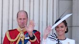 Kate Middleton ovationnée lors de son arrivée sur le balcon de Buckingham