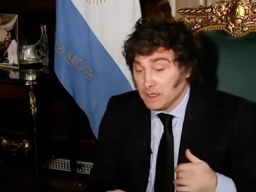 Javier Milei tildó a Pedro Sánchez de “cobarde” y lo acusó de esconderse “debajo de las polleras de las mujeres”