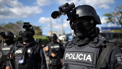 Policía de El Salvador detiene a importante ‘testaferro’ de la pandilla Barrio 18