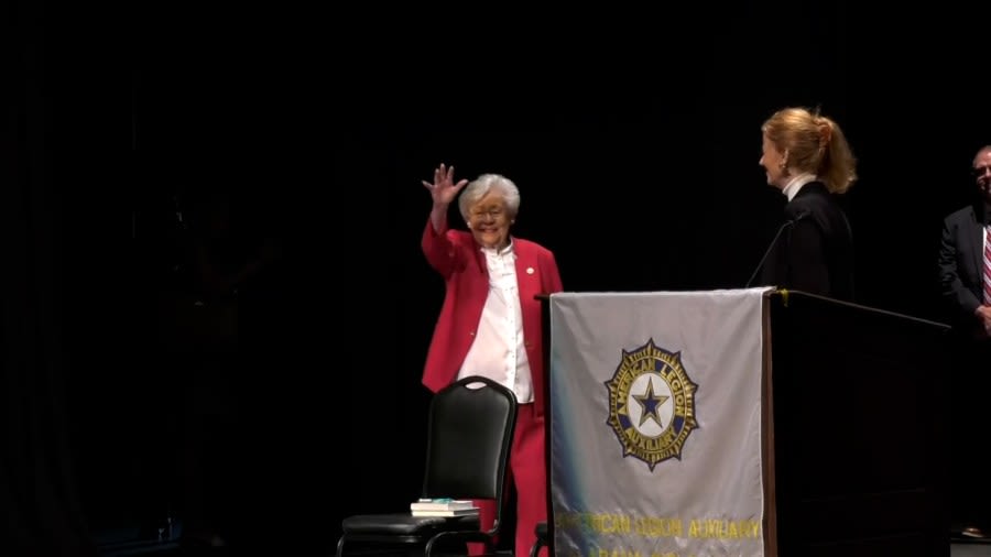 Gov. Ivey encourages students to be a servant leader at ALA Alabama Girls State