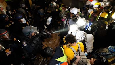 Policía captura a decenas de manifestantes propalestinos en la universidad de Los Ángeles