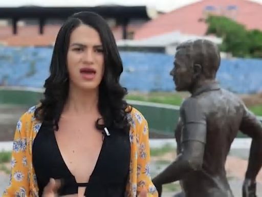 Una activista lleva a la Justicia su petición para la retirada de la estatua de Dani Alves