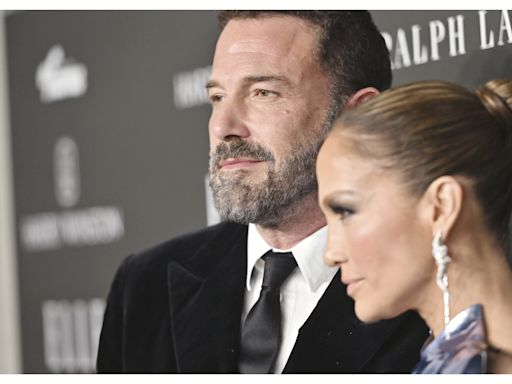 Ben Affleck 'Could Not Keep His Hands Off' Jennifer Lopez: Report