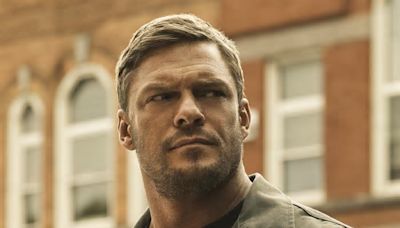 Alan Ritchson: "Me siento y bostezo ante las películas de Marvel"