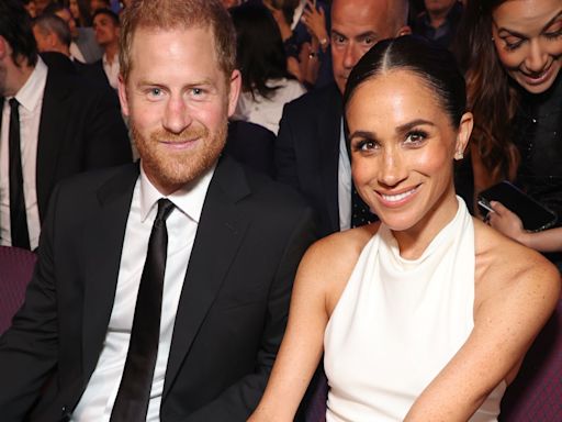 Meghan Markle recrea uno de sus ‘looks’ nupciales en una entrega de premios