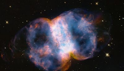 Little Dumbbell Nebula may be hiding evidence of stellar cannibalism in new Hubble image