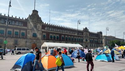 CNTE se repliega en el Zócalo; va cierre de campaña de Sheinbaum