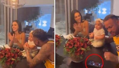 Neymar gioca a poker online durante il compleanno della figlia: polemica sui social