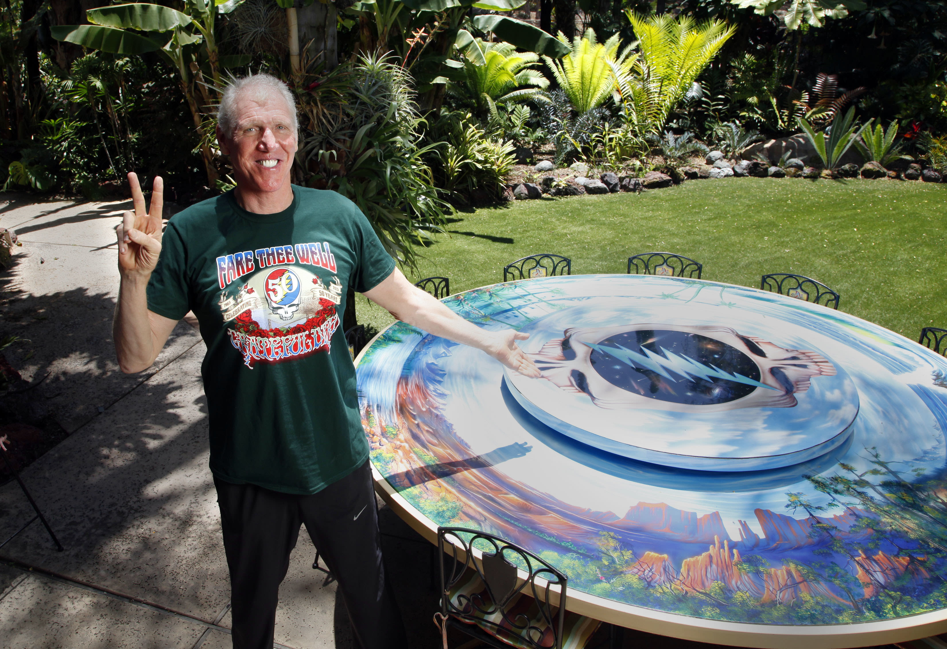 Appreciation: Bill Walton was a passionate music fan who saw the Grateful Dead more than 850 times