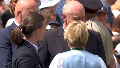 Wimbledon umpire gets off chair as 'something serious brewing' in Medvedev match