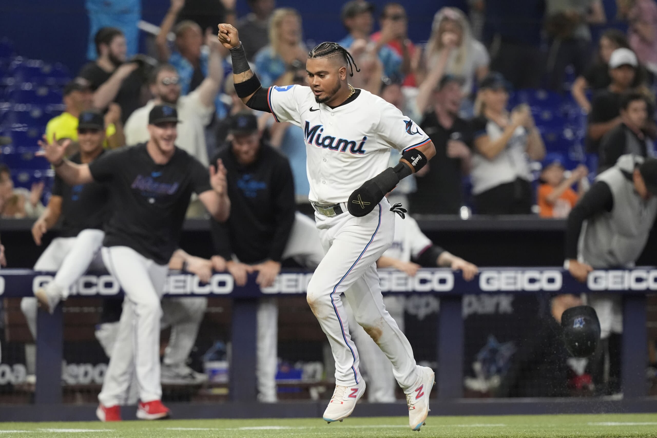 Two-time batting champ Luis Arraez dealt from Marlins to Padres along with nearly $7.9 million - WTOP News