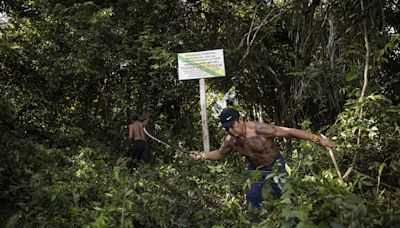 Sem demarcação, mundurukus no entorno de floresta nacional sofrem com garimpo e desmatamento ilegal