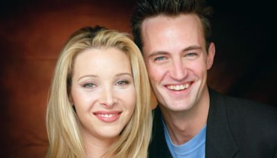 Lisa Kudrow is rewatching “Friends” to remember Matthew Perry