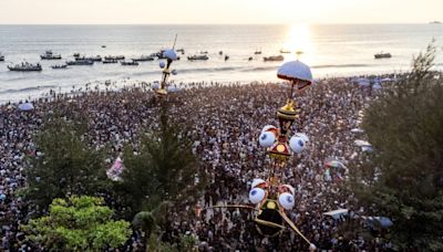 Indonésie: "l'euphorie" sur les plages de Pariaman pour le festival du Tabuik