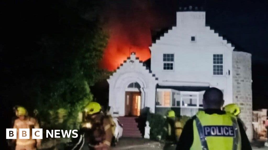 Hotel guests 'lucky to escape Elgin fire as no alarms sounded'