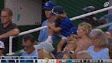 Camera caught a sweet in-game moment between Royals’ Zack Greinke and his sons