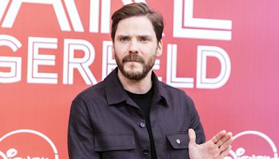 Daniel Brühl: Er wäre gern von Karl Lagerfeld beraten worden