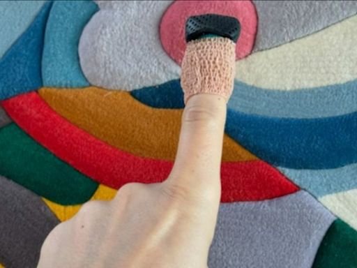 John Mayer injures finger