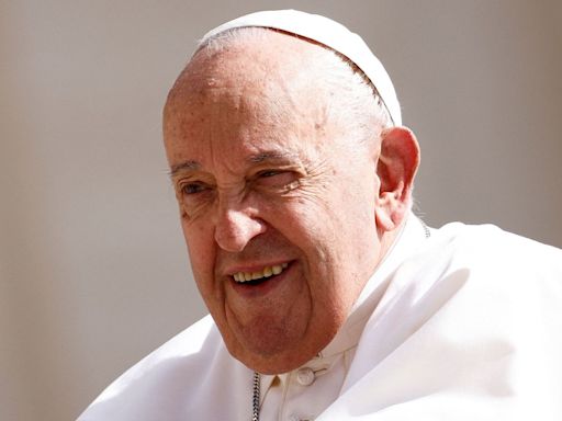 El papa Francisco organiza un "cónclave de comediantes": invita a Jimmy Fallon, 'doña Florinda', Chumel Torres, Liss Pereira y Malena Guinzburg