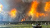 Incendio forestal pone en alerta a Nuevo México: Evacúan a 7 mil personas ante rápido avance