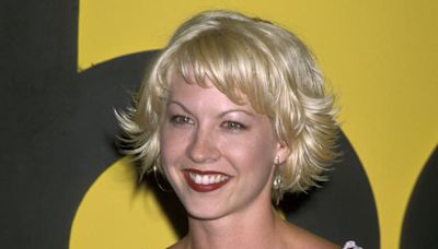 Pasos en falso, cienciología y cambio de vida: qué fue de Jenna Elfman, la protagonista de la serie Dharma & Greg